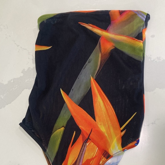 New strapless bodysuit - Picture 3 of 8